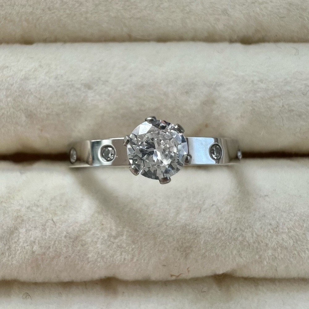 Elegant Silver Ring with Clear Gemstone Cubic Zirconia